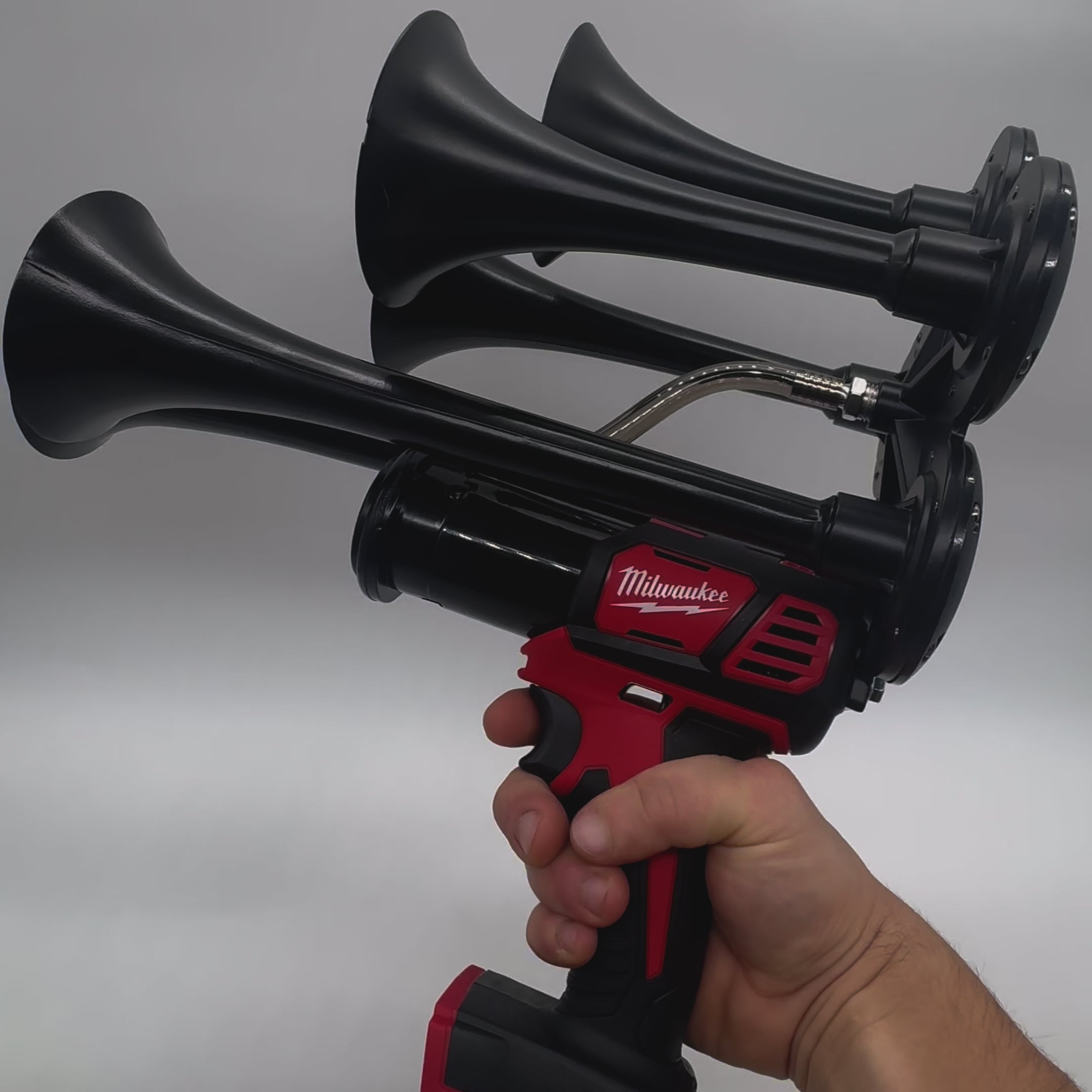 Load video: Milwaukee Quintuple Train Horn